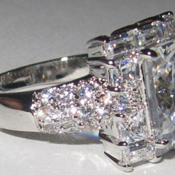 NWT ring square cut cubic zirconia high quality - Picture 2 of 8